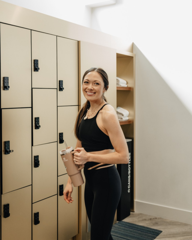This is your sign to stop overpacking.

Makeup wipes? Check. Hair ties? Always. Tampons and towels? Already waiting for you at the studio.

We’ve got every little detail handled, so you can show up, sweat it out, and leave feeling refreshed. ✨